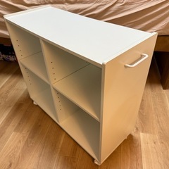【中古】押入れに使えるブックシェルフ(キャスター付き)の画像