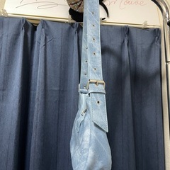 ライトブルー　ショルダーバックの画像