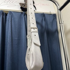 ライトグレー　ショルダーバックの画像