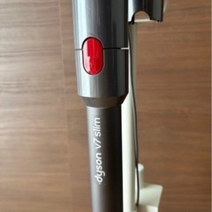 ダイソン dyson v7 fluffy 充電スタンド付きの画像