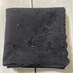 💛薔薇刺繍ブラックハンカチの画像