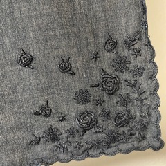 💛薔薇刺繍ブラックハンカチの画像