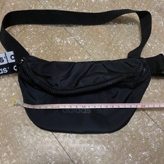 adidas ボディーバッグ　黒の画像