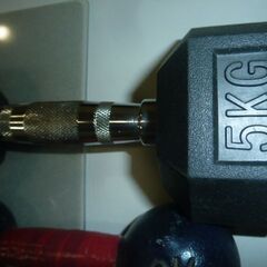 鉄アレイ5㎏、3kg、握力強化器具2個の画像