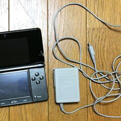 Nintendo 3DS ブラック+充電器の画像