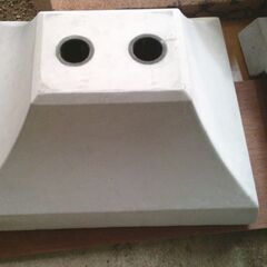 「新品」物干し台の2個セット(セメントで出来た台)の画像