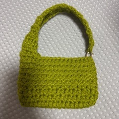 若草色のハンドメイドミニバッグの画像