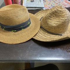 時期外れ　麦わら帽子　２つまとめての画像