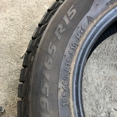 ピレリースタッドレスタイヤ195/65/15の画像