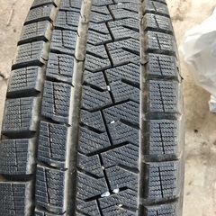 ピレリースタッドレスタイヤ195/65/15の画像