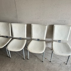 4脚の椅子、非常に頑丈、人工皮革製の画像