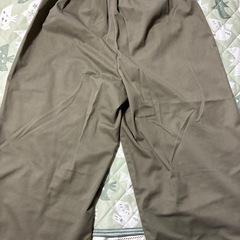 レディース　ワイドパンツ　カーキ色　フリーサイズ　パンツ　ズボン　服の画像