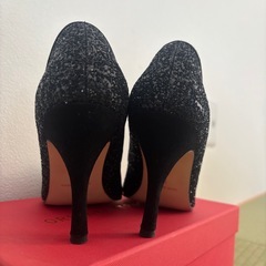 パンプス　黒　ヒールの画像