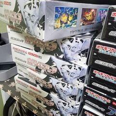 12 unopened box of Pokémon Card Expansion Pack: Black Bolt and white flareの画像