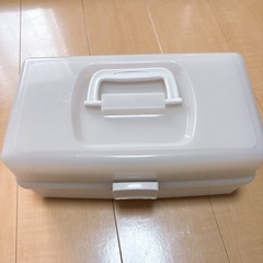 スリーコインズ　ツールボックス　化粧品　工具の画像