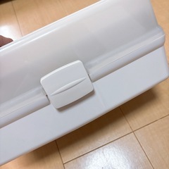 スリーコインズ　ツールボックス　化粧品　工具の画像