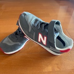 new balance グレー　20 中古の画像