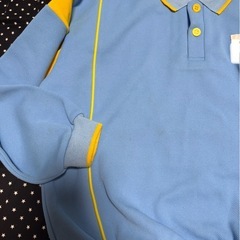 120 - 色: 水色/黄色 - 状態: 中古/使用感あり - デザイン: ジャージ上　襟つき - 特徴: 洗い替えに　キリン児　　　　　　の画像