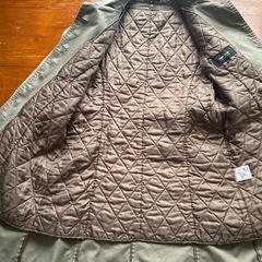 カーキボタン付きロングコートの画像