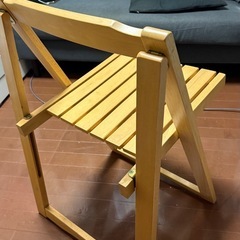 木製椅子の画像