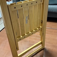 木製椅子の画像