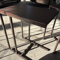 サイドテーブル　2つの画像