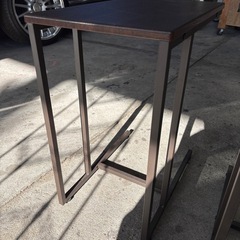 サイドテーブル　2つの画像