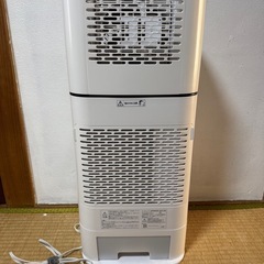 除湿機商談中の画像