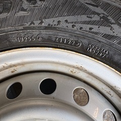スタッドレスタイヤ195/80R15鉄ホイール付6穴　キャラバンの画像