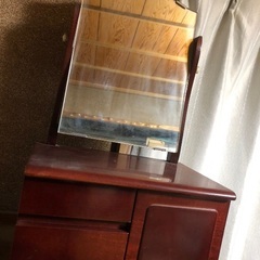 鏡付きの宝石箱の画像