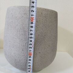 陶器植木鉢　薄グレー　使用済みの画像