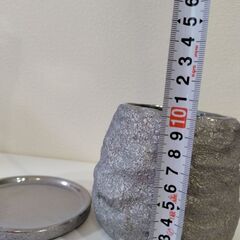 陶器植木鉢　シルバー　未使用の画像