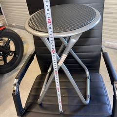 折りたたみ椅子の画像