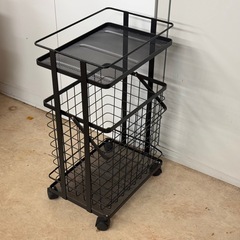 【キャスター付】メッシュワゴン ランドリーバスケット 2段トレイ 取り外しバスケット スチールラック キッチンワゴン サニタリー/脱衣所/玄関/パントリー 収納カート ブラック 黒 シンプル おしゃれ 多用途の画像