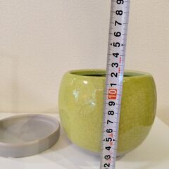 陶器植木鉢　黄緑色　使用済みの画像