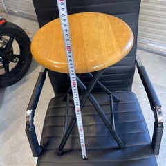 折りたたみ椅子の画像