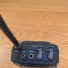 ハンディーアマチュア無線機の画像