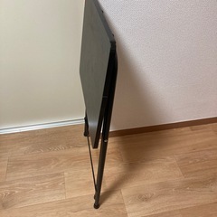 （10/31までに引き取れる方）降りたたみデスクの画像