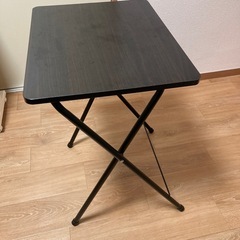 （10/31までに引き取れる方）降りたたみデスクの画像