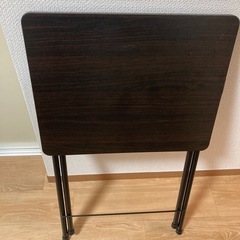 （10/31までに引き取れる方）降りたたみデスクの画像