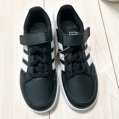 【新品】adidas スニーカー 18cmの画像