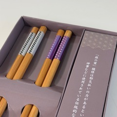 【未使用】京都くろちく 箸＆箸置き ペアセット／THE KYOTO KUROCHIKU／麻の葉・市松／竹のお箸 2膳＋磁器の箸置き2個／和柄 ペア ギフト 来客用 プレゼント 和モダン 食器 台所 キッチン 小物の画像
