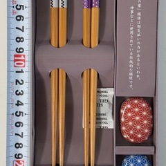 【未使用】京都くろちく 箸＆箸置き ペアセット／THE KYOTO KUROCHIKU／麻の葉・市松／竹のお箸 2膳＋磁器の箸置き2個／和柄 ペア ギフト 来客用 プレゼント 和モダン 食器 台所 キッチン 小物の画像
