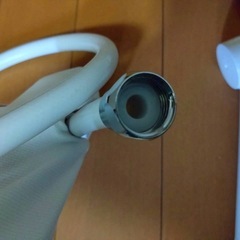 シャワーの蛇口とシャワーとシャワーホルダーの画像