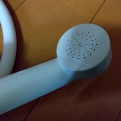 シャワーの蛇口とシャワーとシャワーホルダーの画像