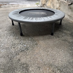 小さいトランポリンの画像