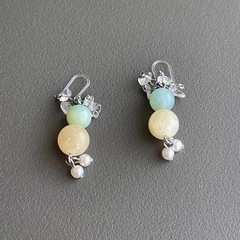 ハニーストーンとジェイドピアスの画像