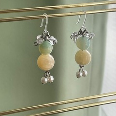 ハニーストーンとジェイドピアスの画像