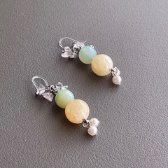 ハニーストーンとジェイドピアスの画像