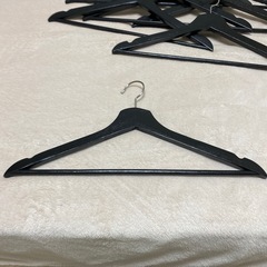 木製ハンガー8本　黒色の画像